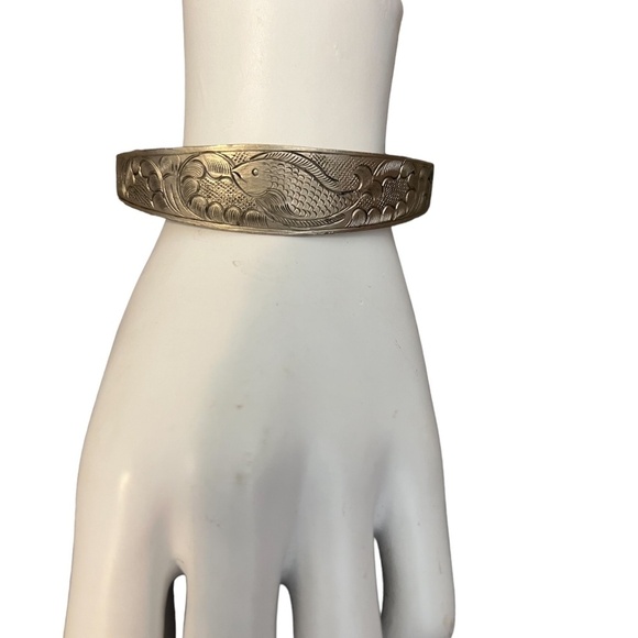 Silver tone Hand Tooled FISH Hinged Bangle Dangle Ball Bell Bracelet 7 5/8" - Picture 9 of 15